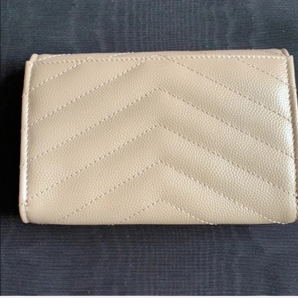 Yves Saint Laurent Beige Quilted Leather Wallet with Gold YSL Logo - Picture 5 of 7